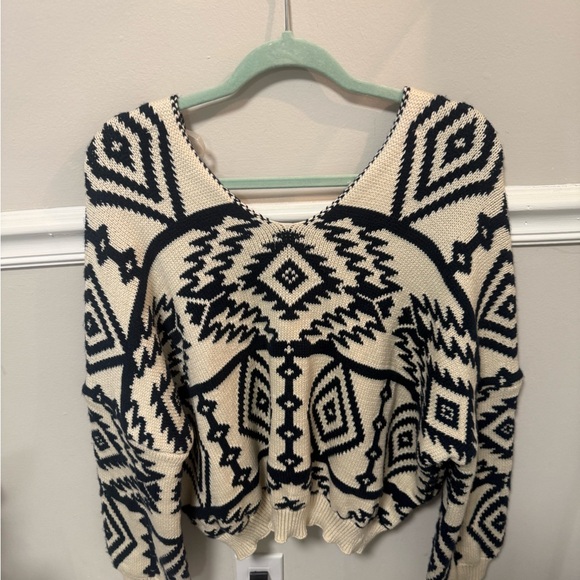 POL Black and Cream Geometric Sweater - Picture 5 of 6